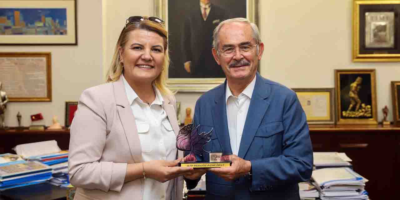 Başkan Büyükerşen bir ödülün daha sahibi oldu