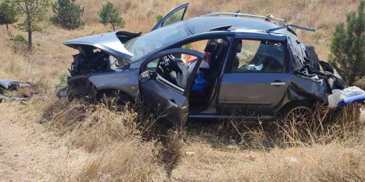 Afyon'da takla atan araç şarampole girdi: 2 yaralı