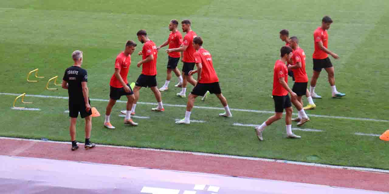 A Milli Takım Japonya hazırlıklarına Eskişehir'de başladı