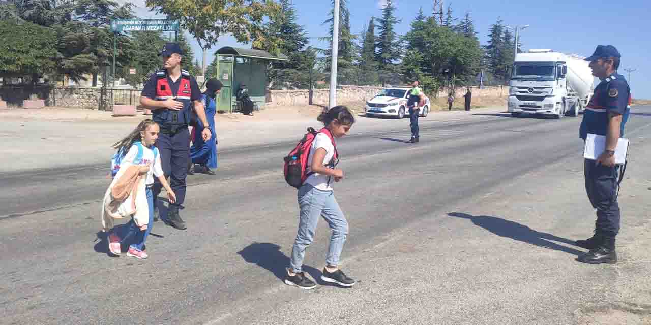 Jandarmadan Eskişehir'deki okullara trafik denetimi