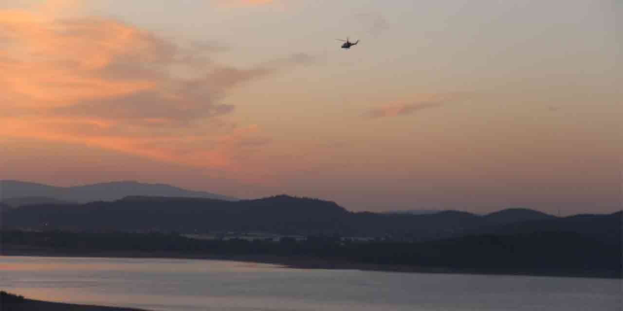 İzmir'de yangını söndürmeye giden helikopter baraja düştü