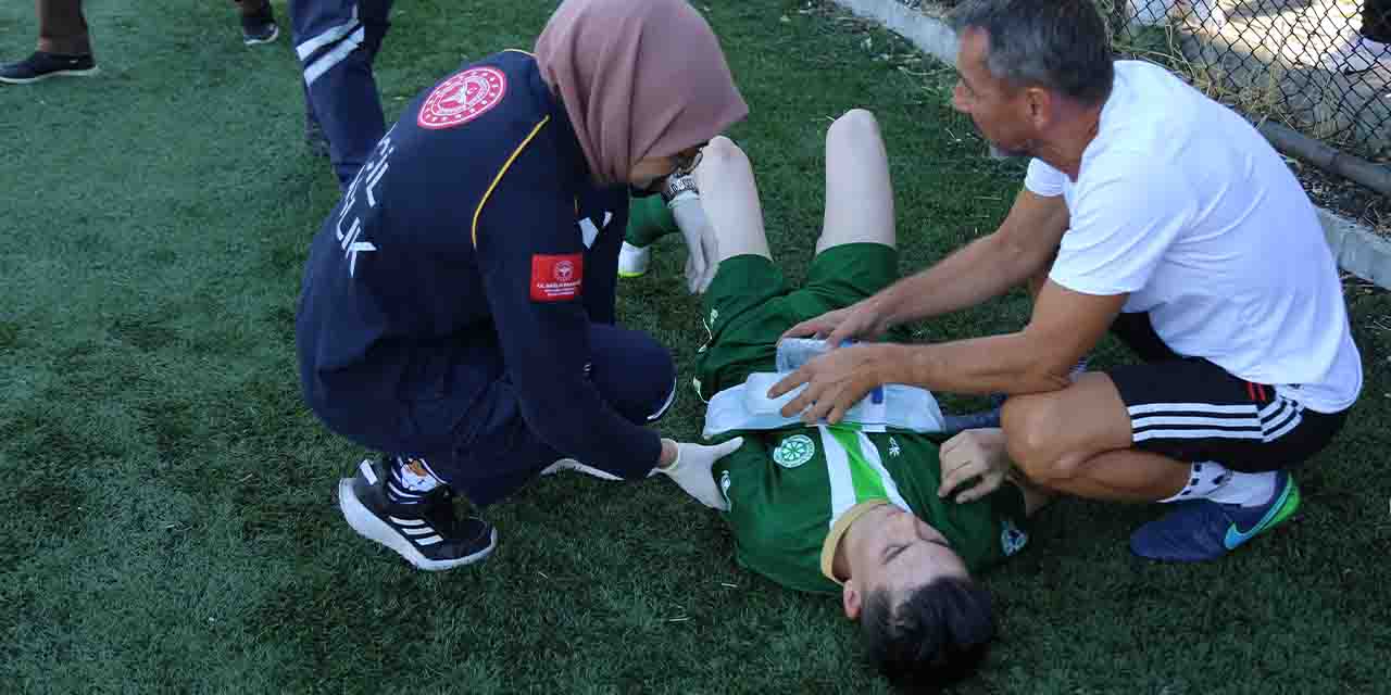 Şekerspor oyuncusu hastaneye kaldırıldı