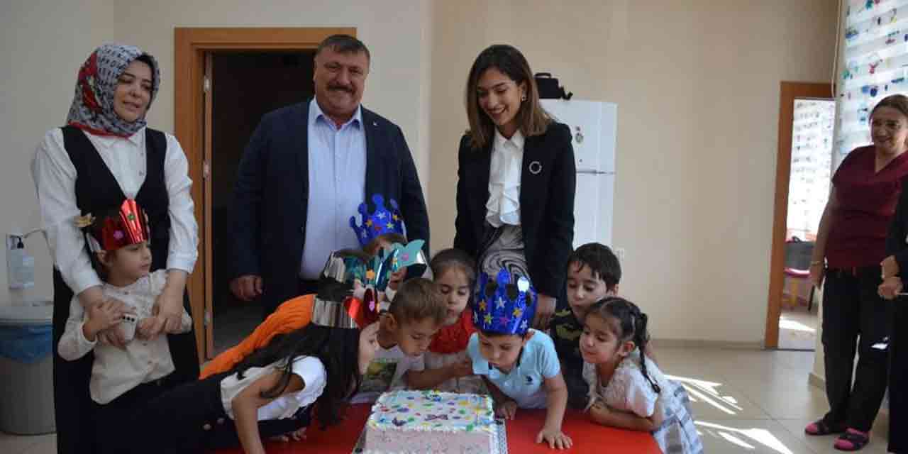 Beylikova Kaymakamı ve Belediye Başkanından miniklere ziyaret