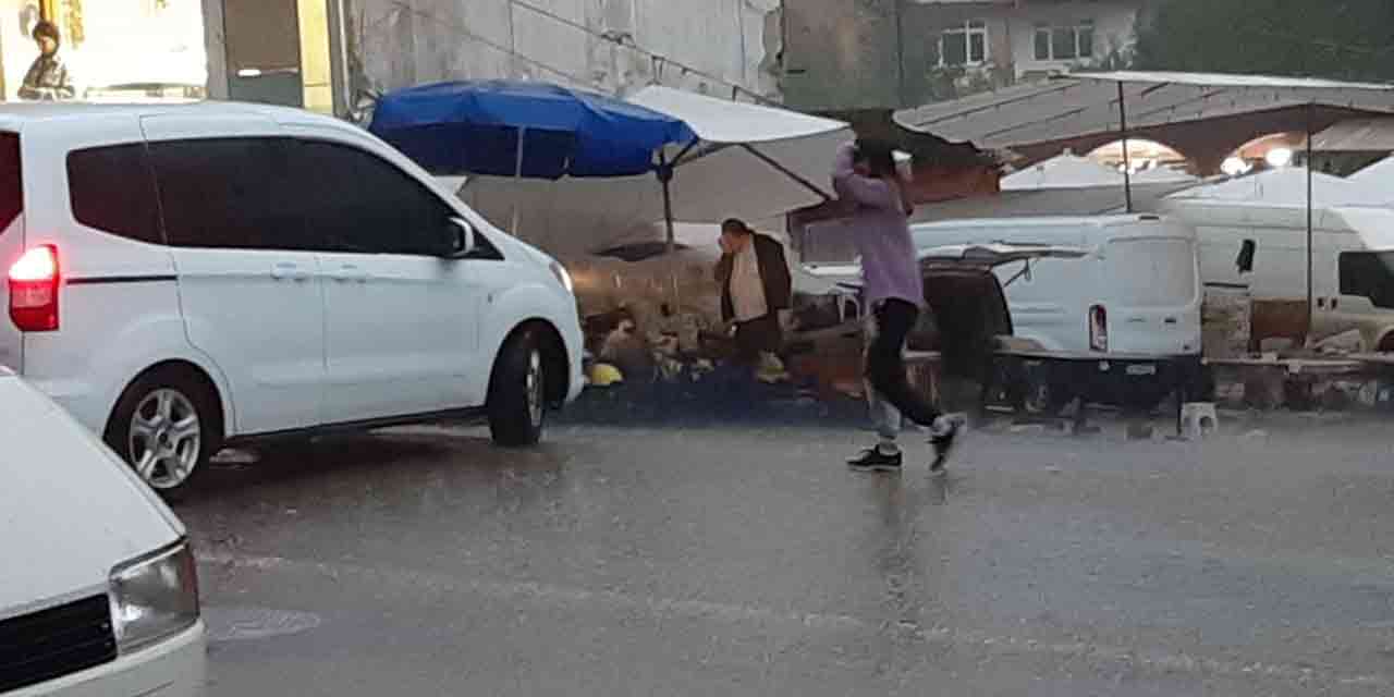 Bolu'da vatandaşlar yağmurdan köşe bucak kaçtılar