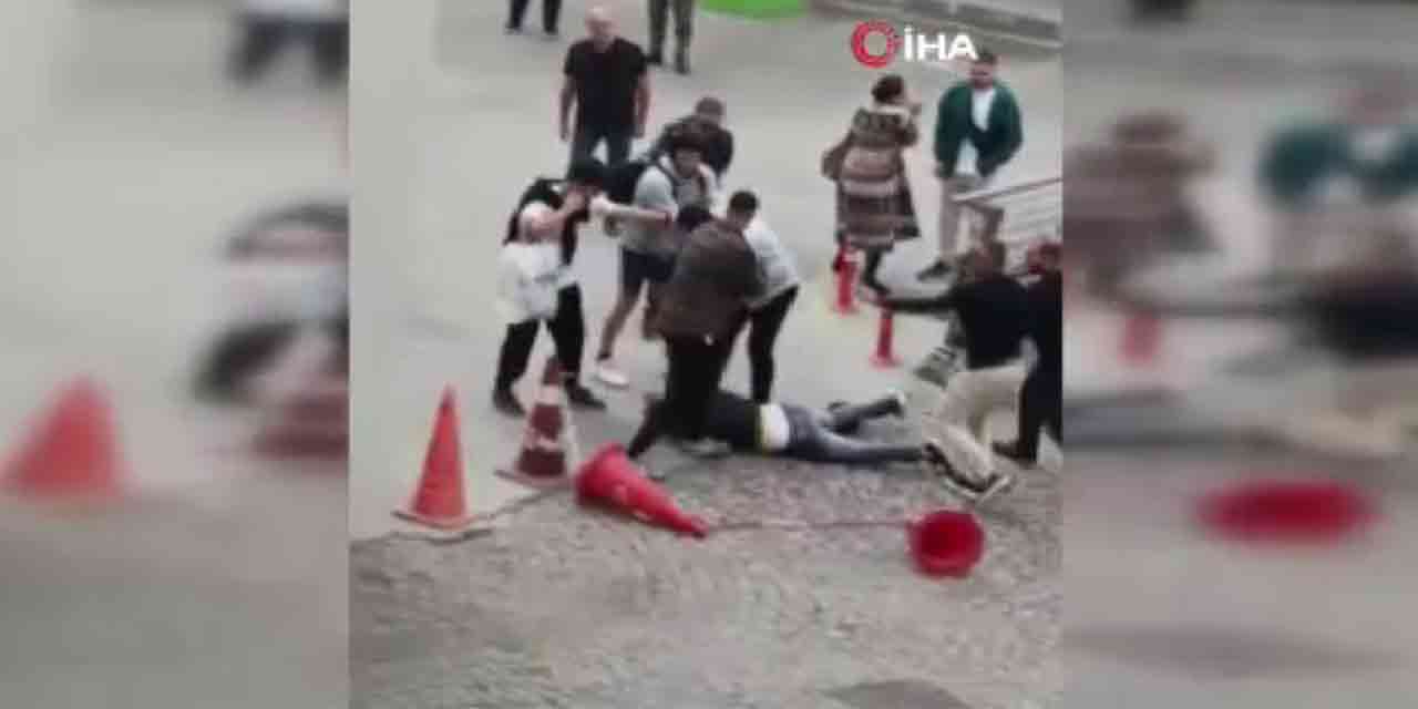 Ev sahibi baba oğul kiracılarını böyle darp etti