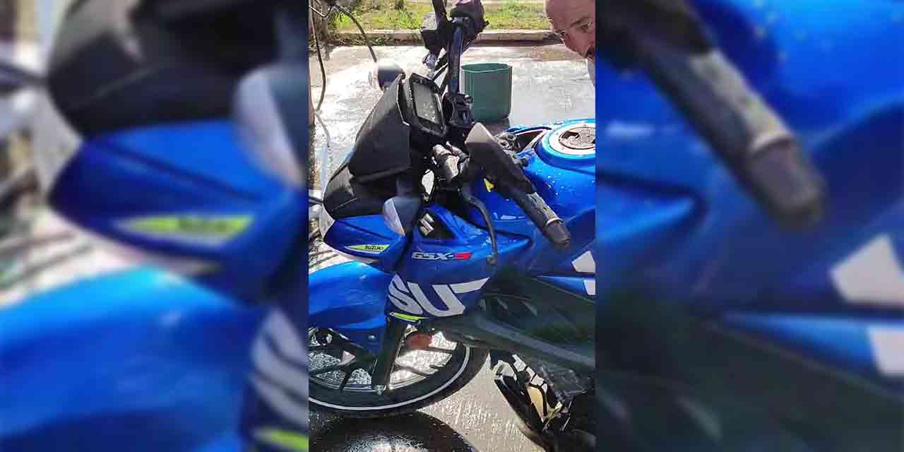 Yarış motorunun direksiyonundan çıkan şey hayrete düşürdü!