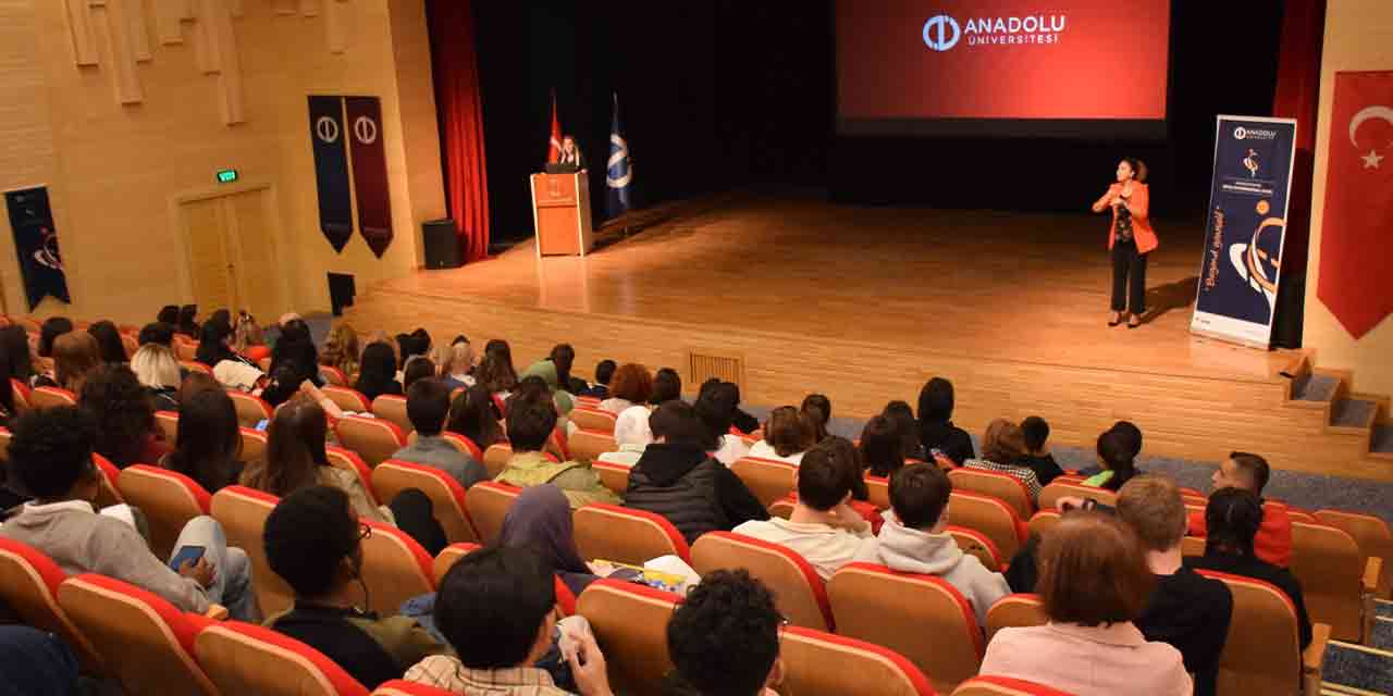Anadolu Üniversitesi'nde oryantasyon toplantısı gerçekleşti