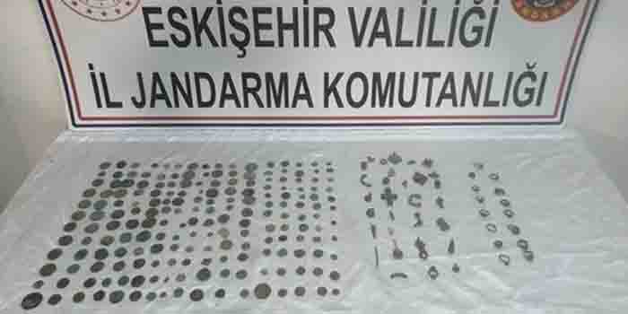 Afyon'dan Eskişehir'e uzanan tarihi eser kaçakçılığı