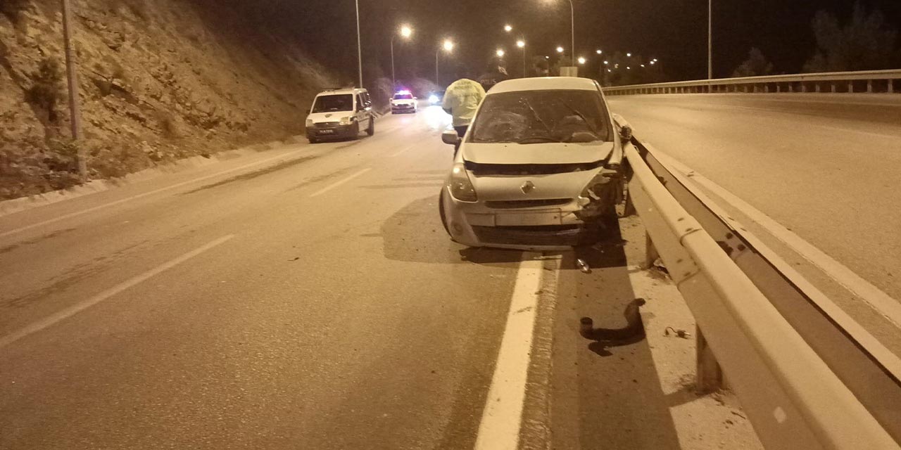 Bilecik'te otomobil bariyerlere çarptı!
