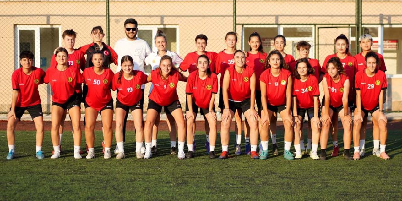 Eskişehirspor kadınları Konya'ya bileniyor