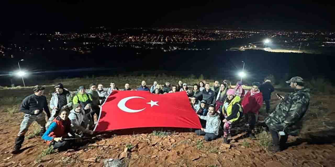 Eskişehir'de 40 kişilik Cumhuriyet yürüyüşü