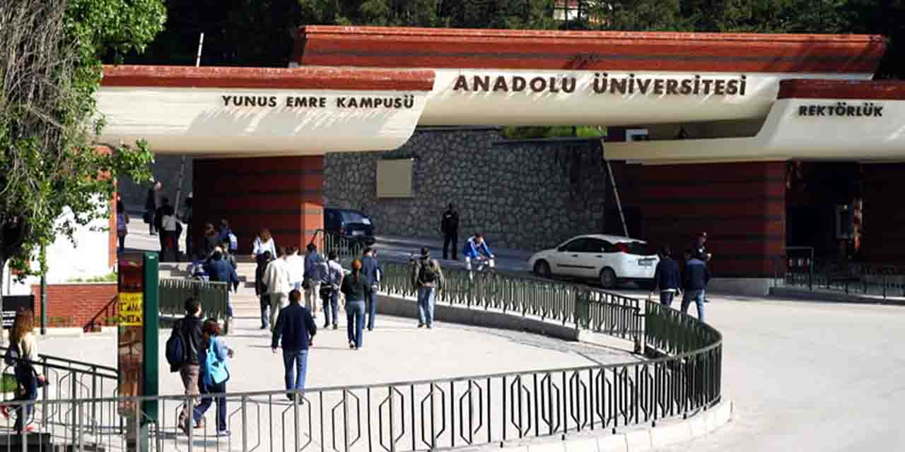 Anadolu Üniversitesi'nden 'ikamet' bilgilendirmesi