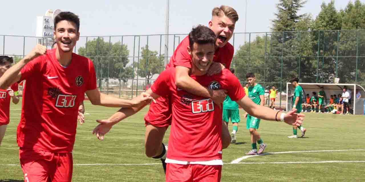 Eskişehirspor gençleri yeni sayfa açmak istiyor