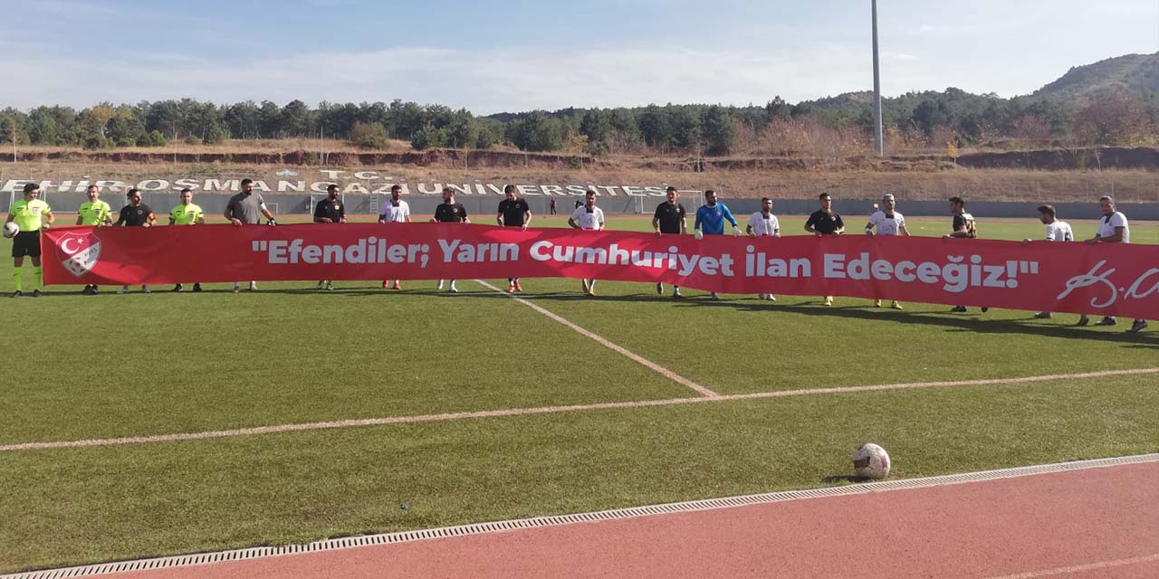 Anadolu Üniversitesi maçında pankartlı başlangıç