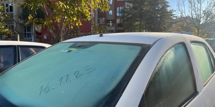 Eskişehir'de araç camlarında kırağı etkisi