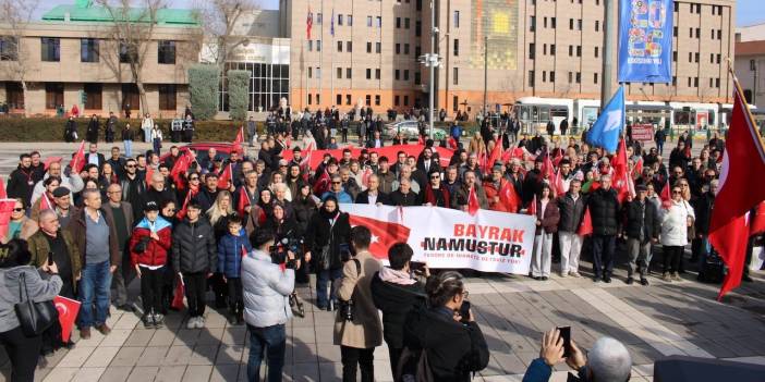 Eskişehir’de Türk bayrağına saygı yürüyüşü