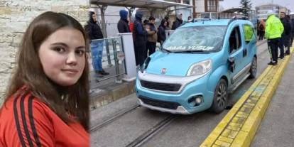 TRAMVAY YOLUNDAN GİDEN ARAÇ GENÇ KIZIN CANINI ALDI!