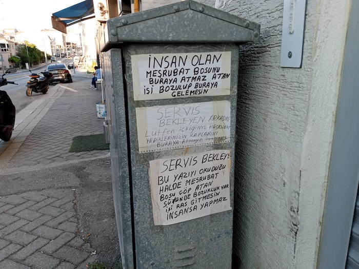 eskisehirde-vatandaslara-sinirlenen-esnaf-bakin-ne-yapti-001.jpg