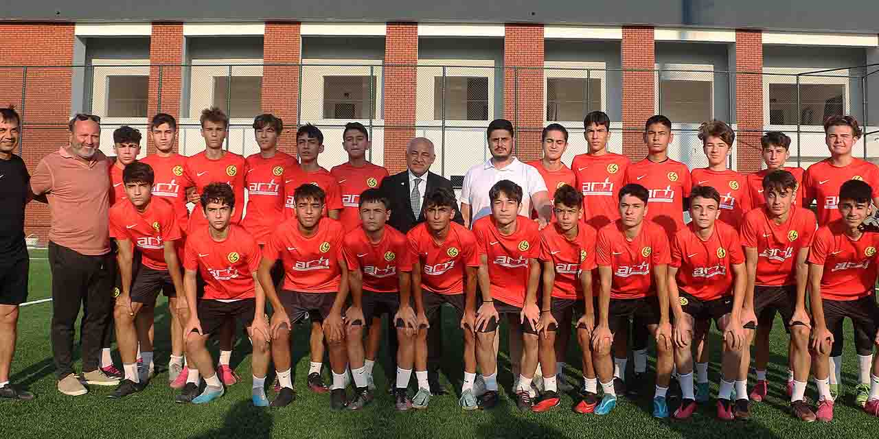 buyukeksi-ile-baskan-koca-eskisehirspor-kritigi-yapti-001.jpg