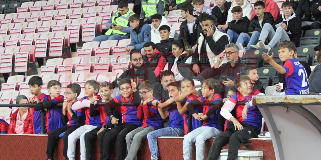 eskisehirspor-taraftarindan-tam-destek-001.jpg
