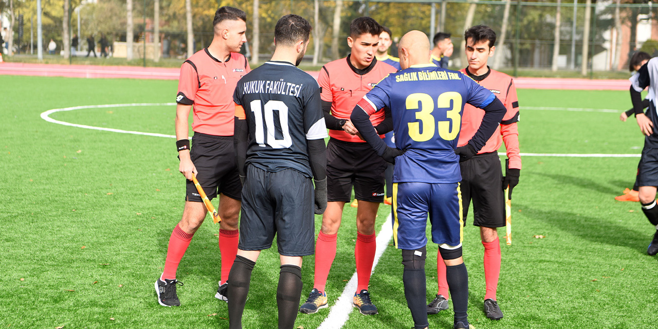 ogrenci-futbol-turnuvasi-basladi-2.jpg
