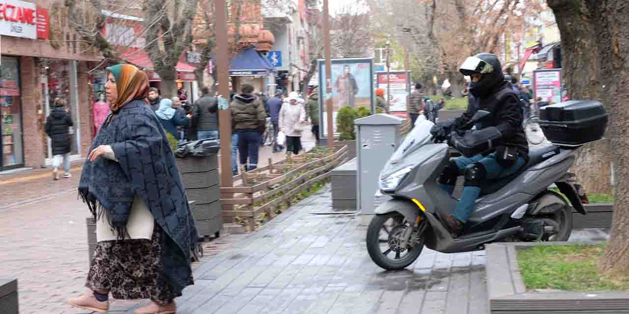 eskisehirli-vatandaslar-yasak-dinlemiyor2.jpg