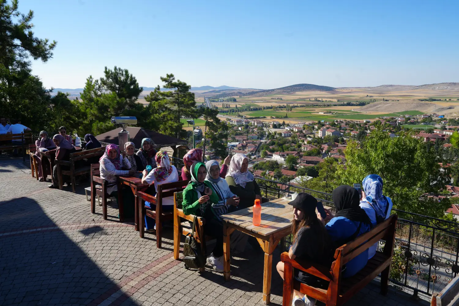 sutluce-sakinleri-frig-vadilerini-gezdiler-2.webp