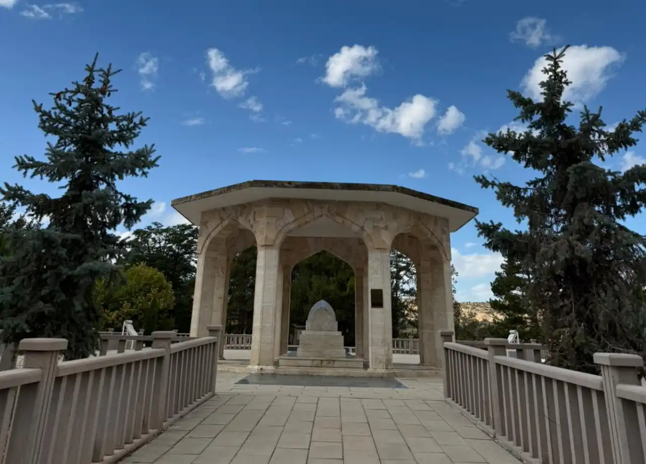 mezar.webp