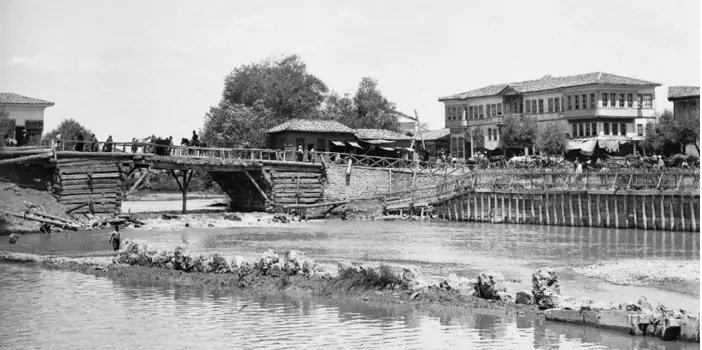 1900lu-yillarin-baslarinda-eskisehir-koprubasi.webp